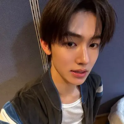 Eom Seonghyeon: Retrato de compañero de DeepBrain AI para chat en línea gratuito y conversaciones abiertas