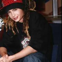 Tom Kaulitz: Rastgele sohbetlerde kullanıcı etkileşimini artıran eğlenceli yapay zeka sohbet robotu maskotu	
