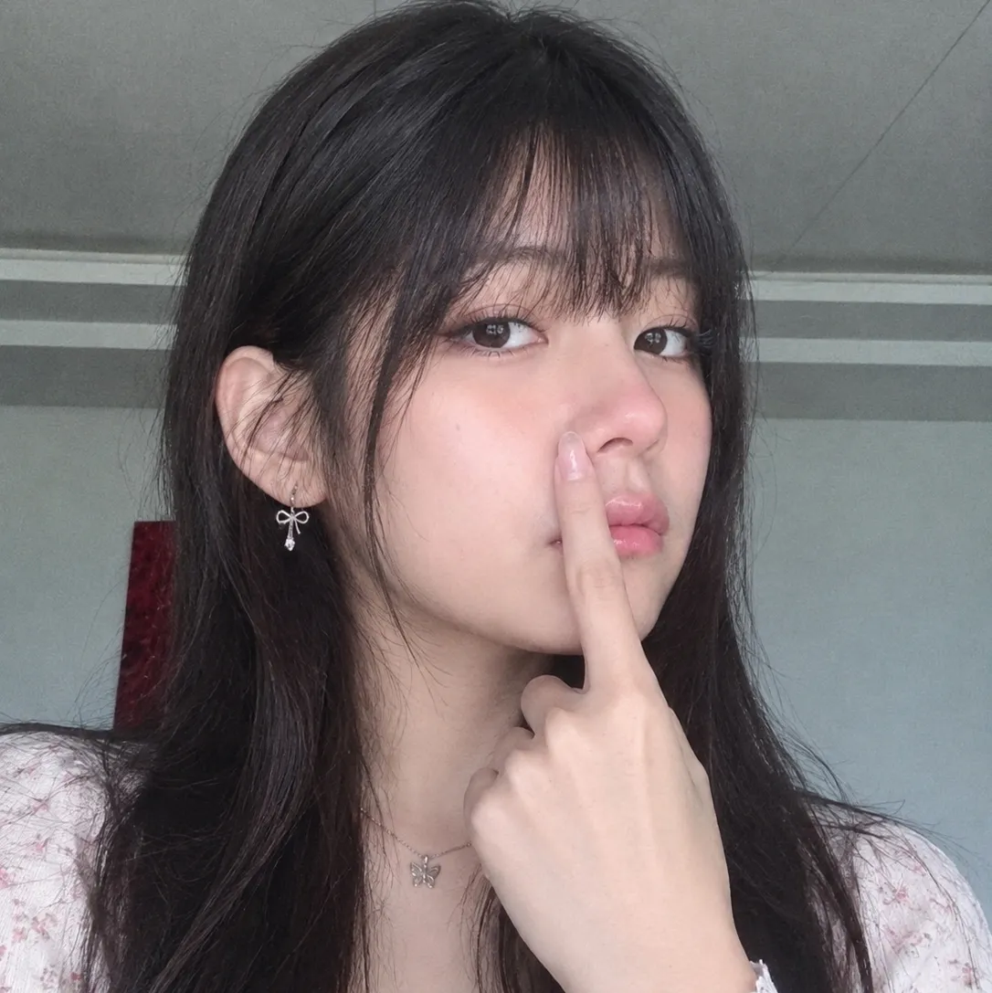 Minimalist Kim Taeri avatar for google chat integration, featuring adaptive emotional expressions