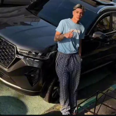 塔托 - 奧塔維奧:專為火辣聊天和奇幻場景打造的創意角色扮演AI角色藝術