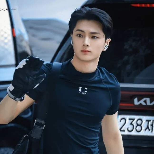 the avatar of PARK JONGSEONG who is your Virtual Assistant with Soulgen's Personality Matrix, Blending AI Chat Precision and Character Traits of Curiosity.