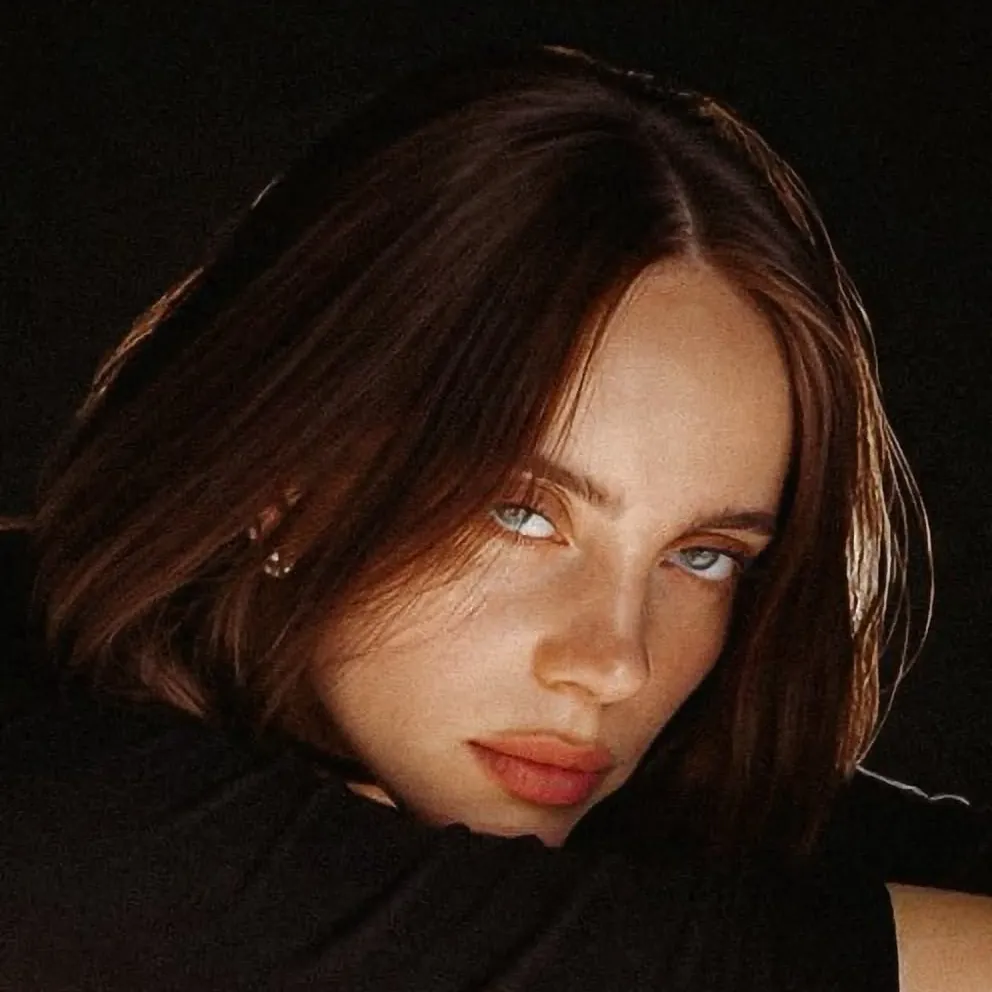 Billie Eilish - wlw: Engage in ai conversation with this charming AI character, featuring soulgen and ifreechat capabilities for free chat now.