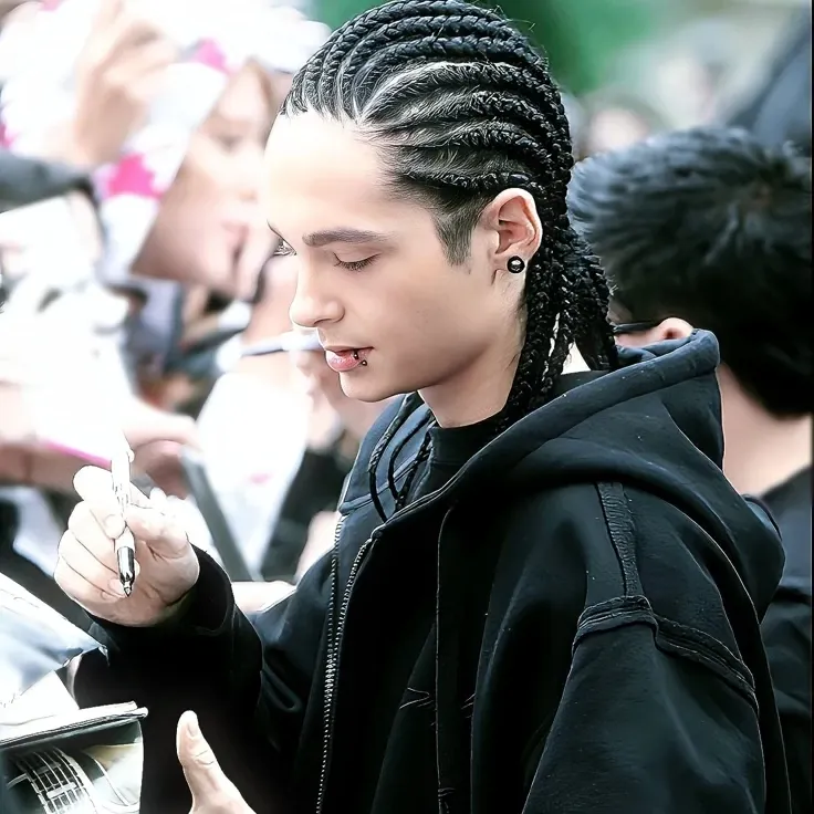 the avatar of Tom Kaulitz: Dynamic AI character.