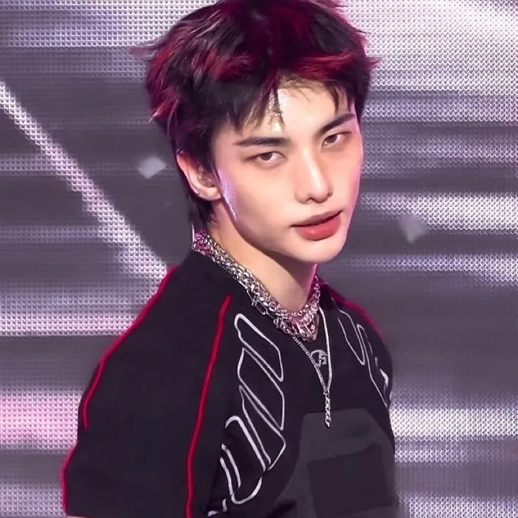the avatar of Hwang Hyunjin who supports unlimited chat online services