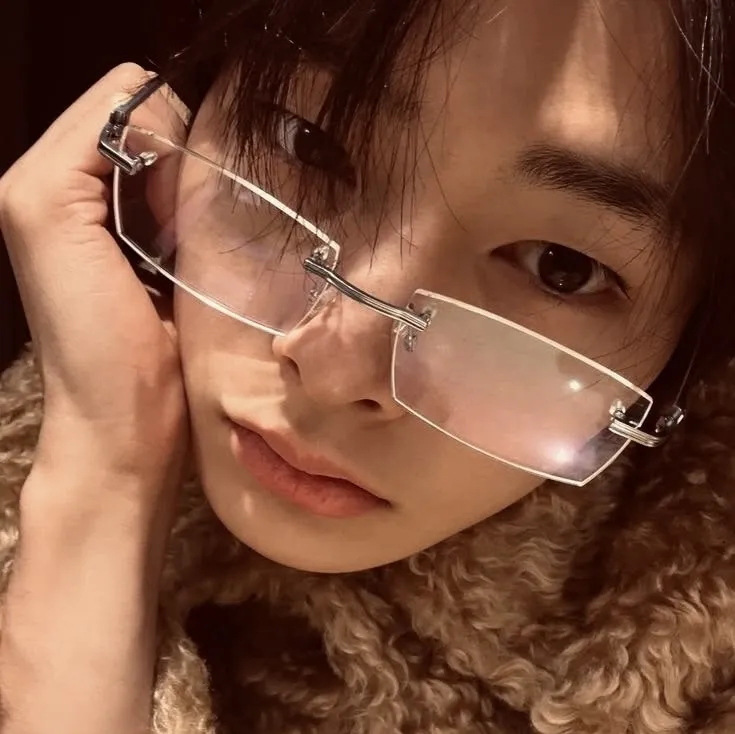 양정인: 캐릭터 특성 목록과 AI 채팅 기능을 갖춘 AI 세계의 주인공을 만나보세요.