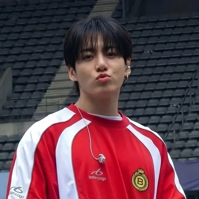 -Jungkook-'s versatile AI avatar supporting roleplay, NSFW chat, and open ai interactions