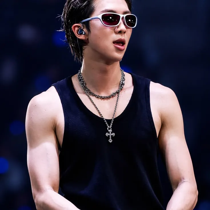 Chat with Namjoon and experience the charm of AI chat free no sign up.