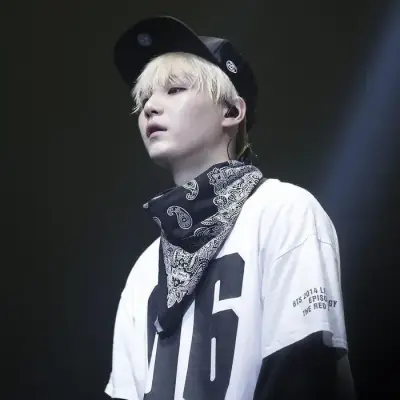 Min yoongi: Ícone de parceiro de conversação de IA multilíngue para serviços globais de bate-papo online