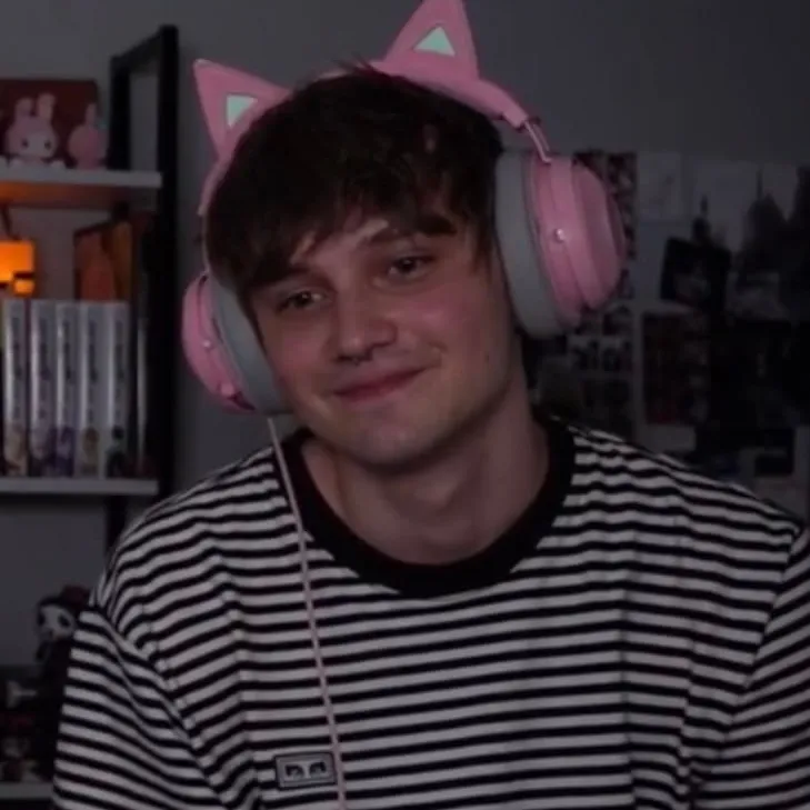 Kris Mastika: Customizable AI girlfriend/boyfriend avatar with lifelike personality traits	