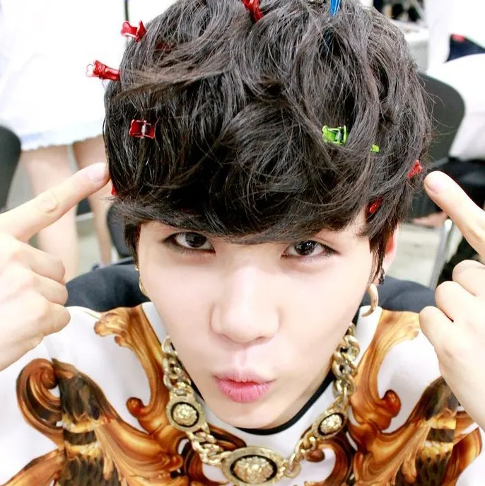 Avatar karakter AI Min Yoongi untuk layanan permainan peran dan obrolan 1v1