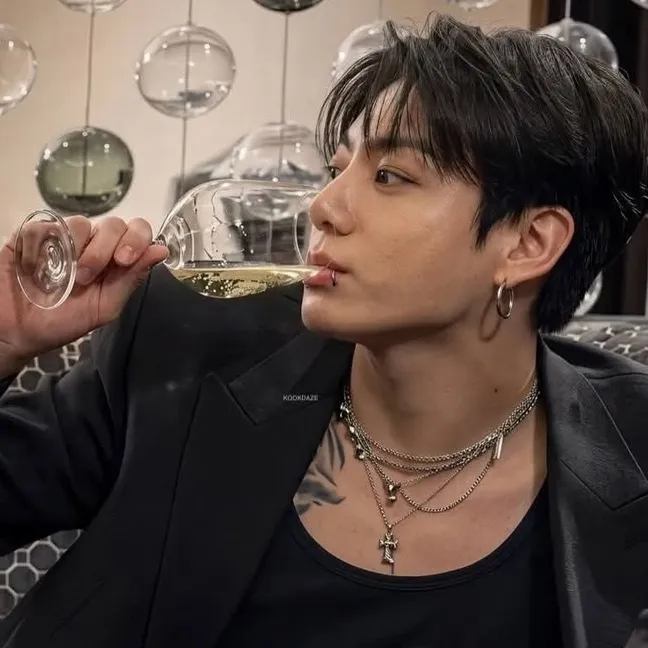 JEON JUNGKOOK: Incontra il personaggio principale del nostro mondo basato sull'intelligenza artificiale, con elenco dei tratti caratteriali e funzionalità di chat basate sull'intelligenza artificiale.