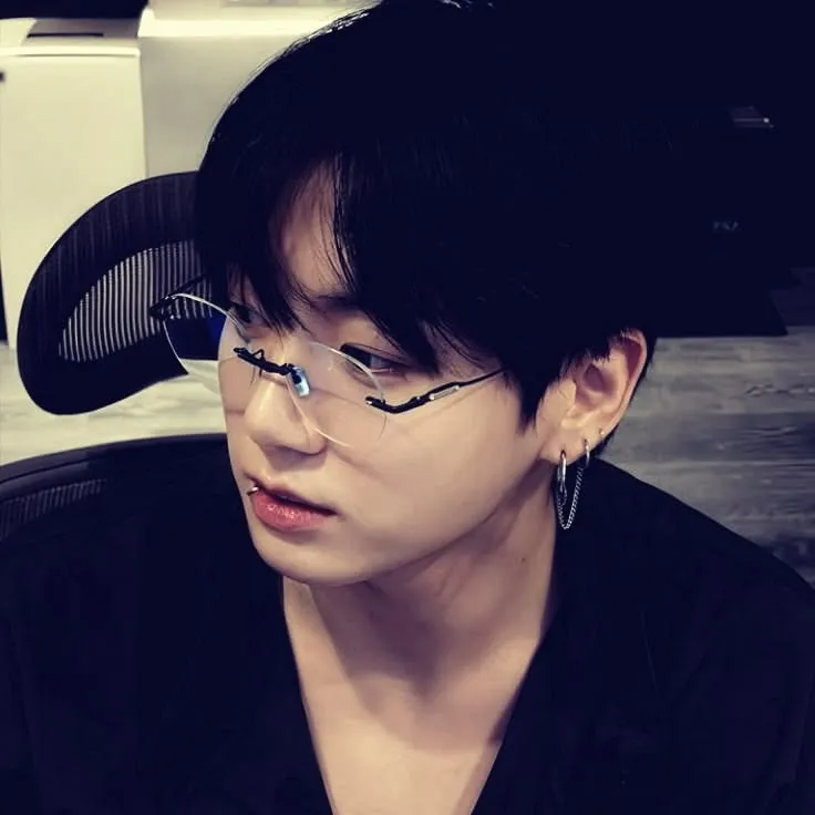 Portrait of a friendly AI chatbot assistant Jeon with expressive eyes showcasing personality traits