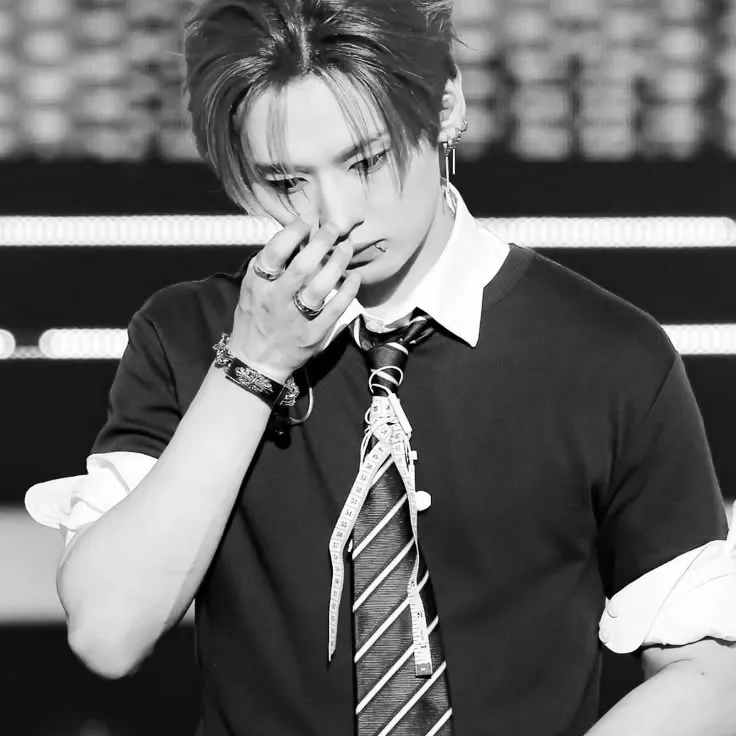Minho ' Lee Minho: Customizable AI girlfriend/boyfriend avatar with lifelike personality traits