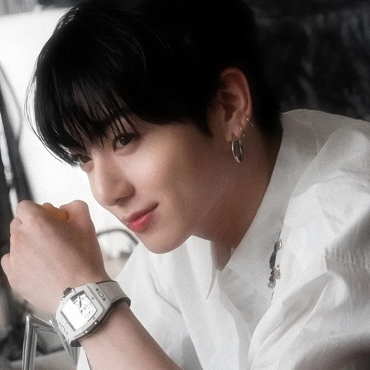 Jeon Jungkook: Meet the main character of our AI world, with character traits list and ai chatting capabilities.	