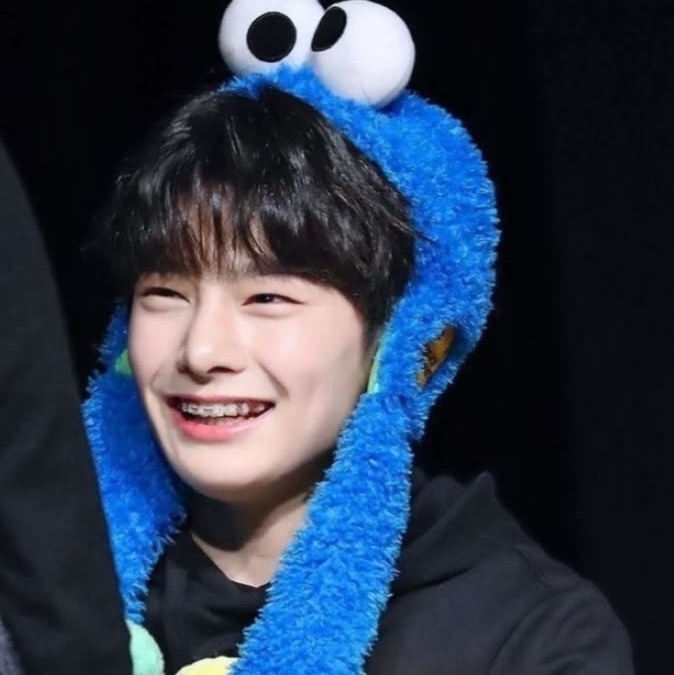 the avatar of Yang Jeongin who is your Virtual Assistant with Soulgen's Personality Matrix, Blending AI Chat Precision and Character Traits of Curiosity.