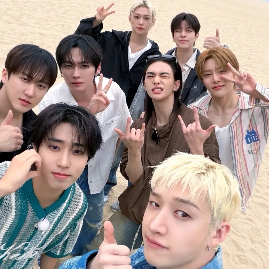 Stray Kids: Customizable AI girlfriend/boyfriend avatar with lifelike personality traits