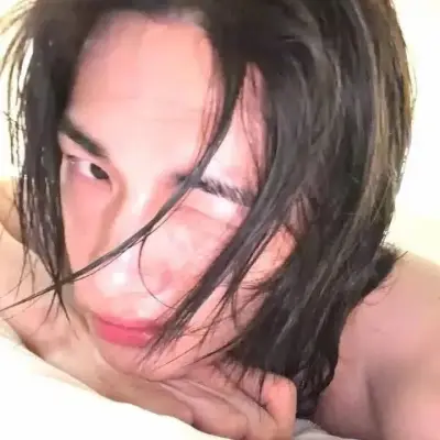 현진: 생생한 성격 특성을 갖춘 사용자 정의 가능한 AI 여자친구/남자친구 아바타	