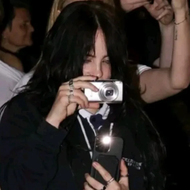 Billie Eilish: Engage in ai conversation with this charming AI character, featuring soulgen and ifreechat capabilities for free chat now.	