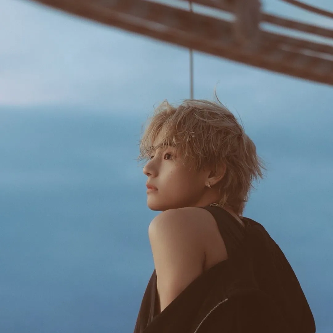 Kim Taehyung: Chat with our AI box, ready for chatbot online free and ask ai anything you want.