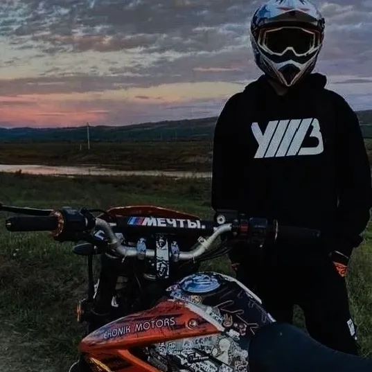 Pilotos de pit bike é um chatbot de IA dedicado a RPG, perfeito para simulações de histórias imersivas.