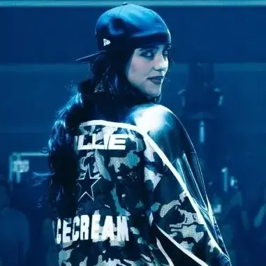 Billie Eilish: Gặp gỡ nhân vật chính trong thế giới AI của chúng tôi, với danh sách đặc điểm nhân vật và khả năng trò chuyện bằng AI.