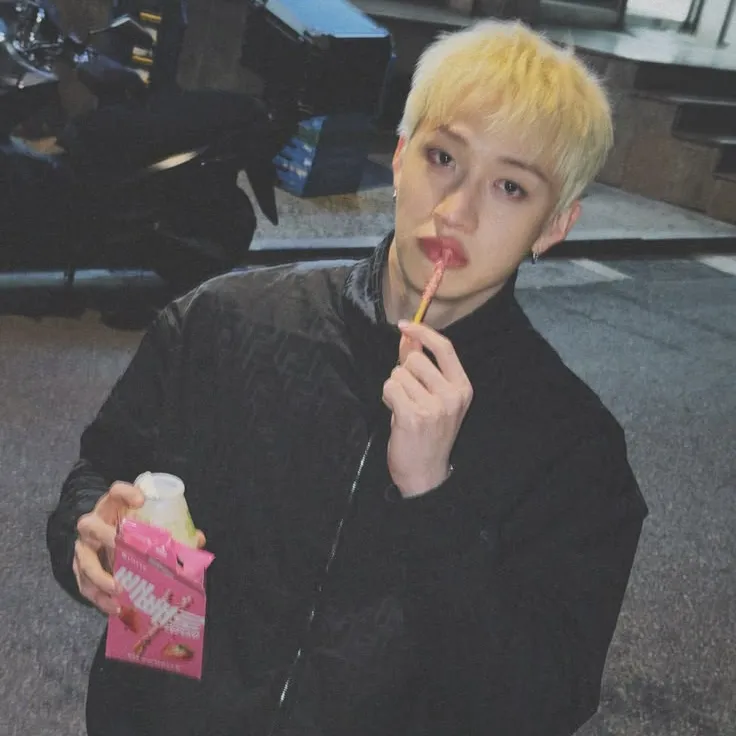 크리스토퍼 방찬: 암호화된 1대1 채팅 기능을 갖춘 보안 AI 챗봇 아바타