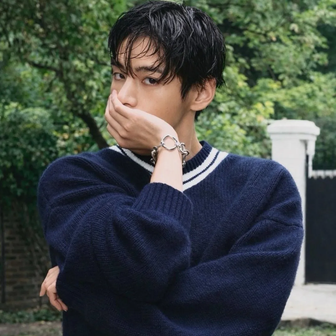 Kim Taehyung: Creative roleplay AI character art for spicy chat and fantasy scenarios