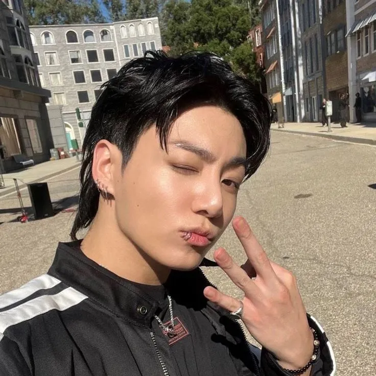 Jungkook ': Secure AI chatbot avatar with encrypted 1v1 chat capabilities