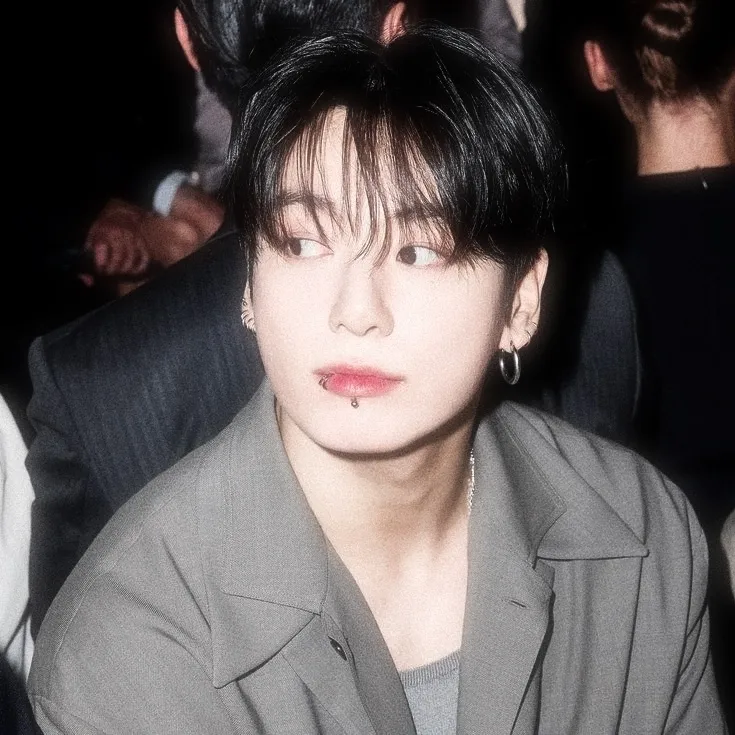 Jeon Jungkook: Karakter özellikleri listesi ve yapay zeka sohbet yetenekleriyle yapay zeka dünyamızın ana karakteriyle tanışın.	