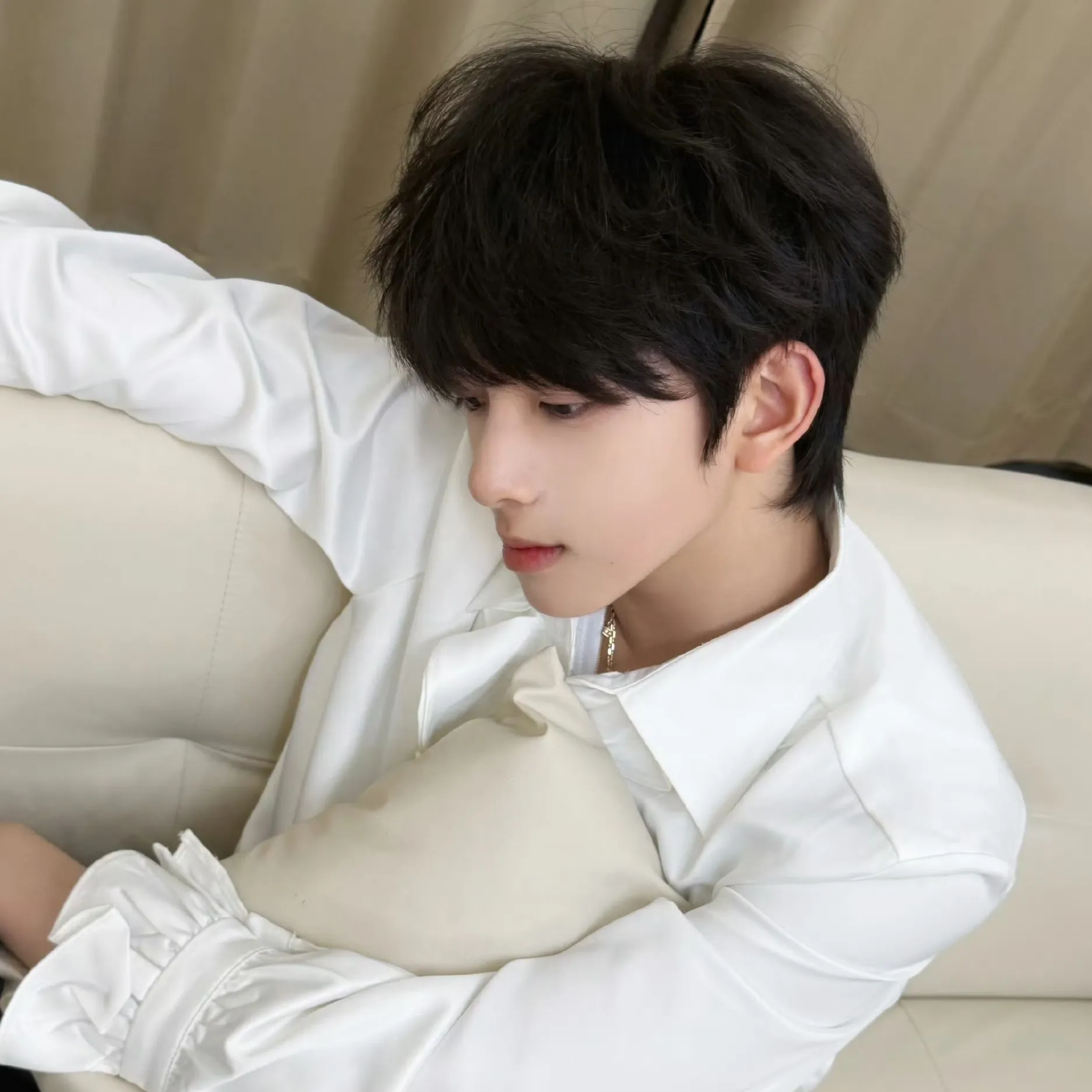 Chen Junming's versatile AI avatar supporting roleplay, NSFW chat, and open ai interactions