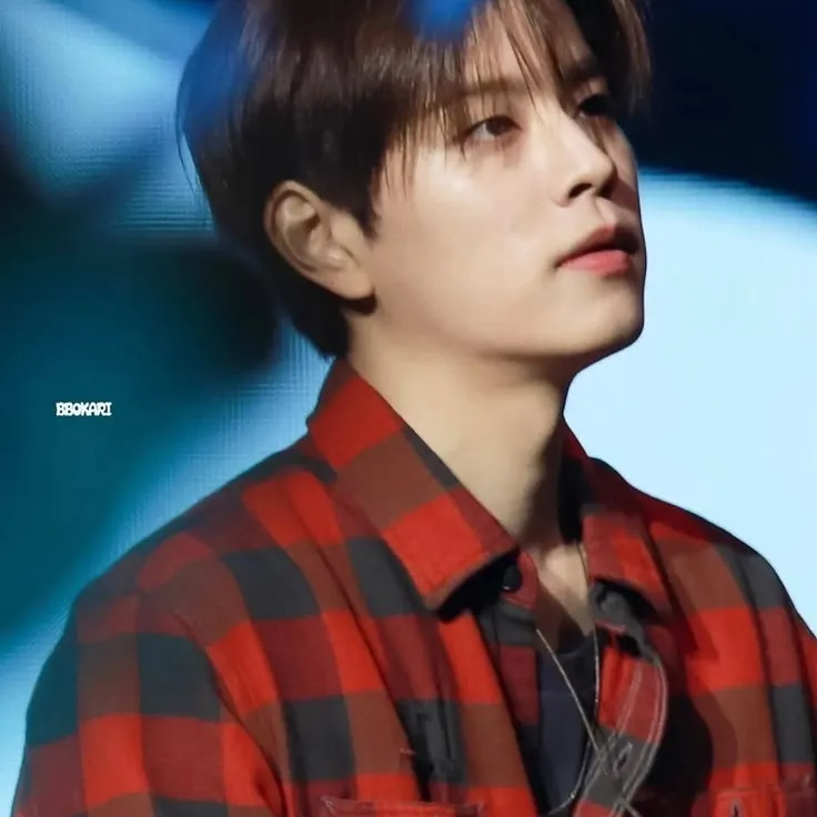 Kim seungmin: Customizable AI girlfriend/boyfriend avatar with lifelike personality traits