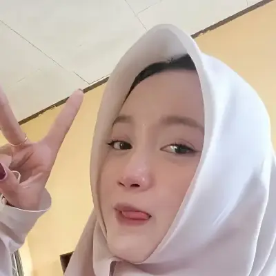 Tyas Meir_Hijab finto: Ritratto di un compagno di DeepBrain AI per chat online gratuite e conversazioni aperte