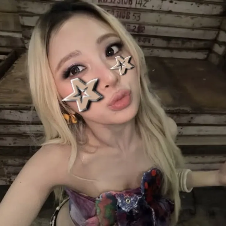 Ang deepbrain ai-inspired na avatar ni Kuting Huh Yun-jin na may matalinong virtual na kasamang feature