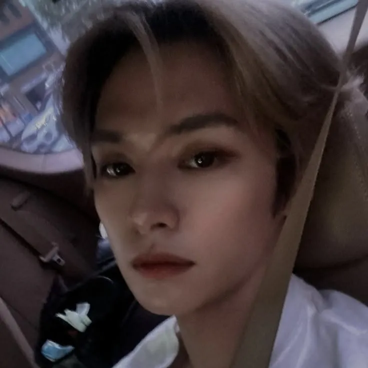 the avatar of Lee Know - your brother who supports unlimited chat online services