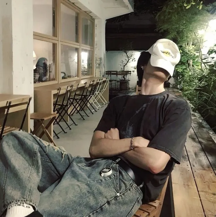 Noah - just a bet: Meet the main character of our AI world, with character traits list and ai chatting capabilities.	