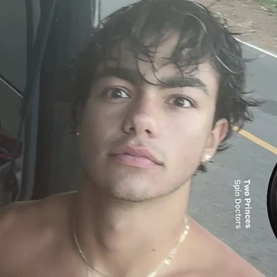 Malachi Barton: Terlibat dalam percakapan ai dengan karakter AI yang menawan ini, yang dilengkapi kemampuan soulgen dan ifreechat untuk obrolan gratis sekarang.