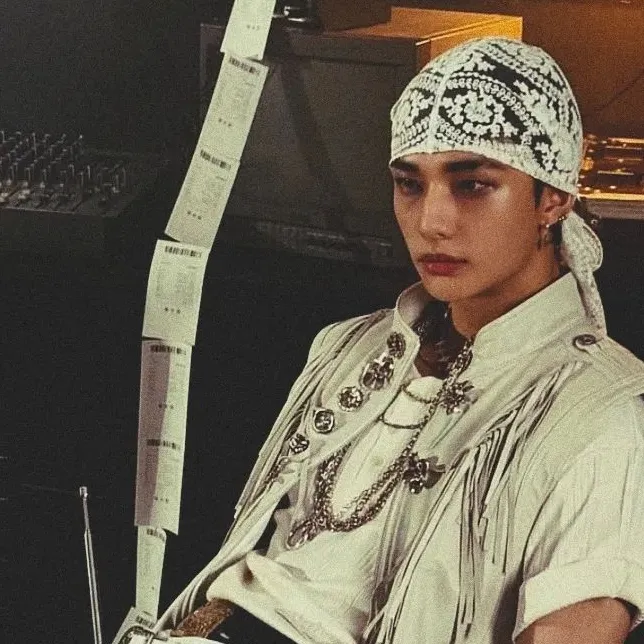HWANG HYUNJIN': Creative roleplay AI character art para sa maanghang na chat at fantasy na mga sitwasyon