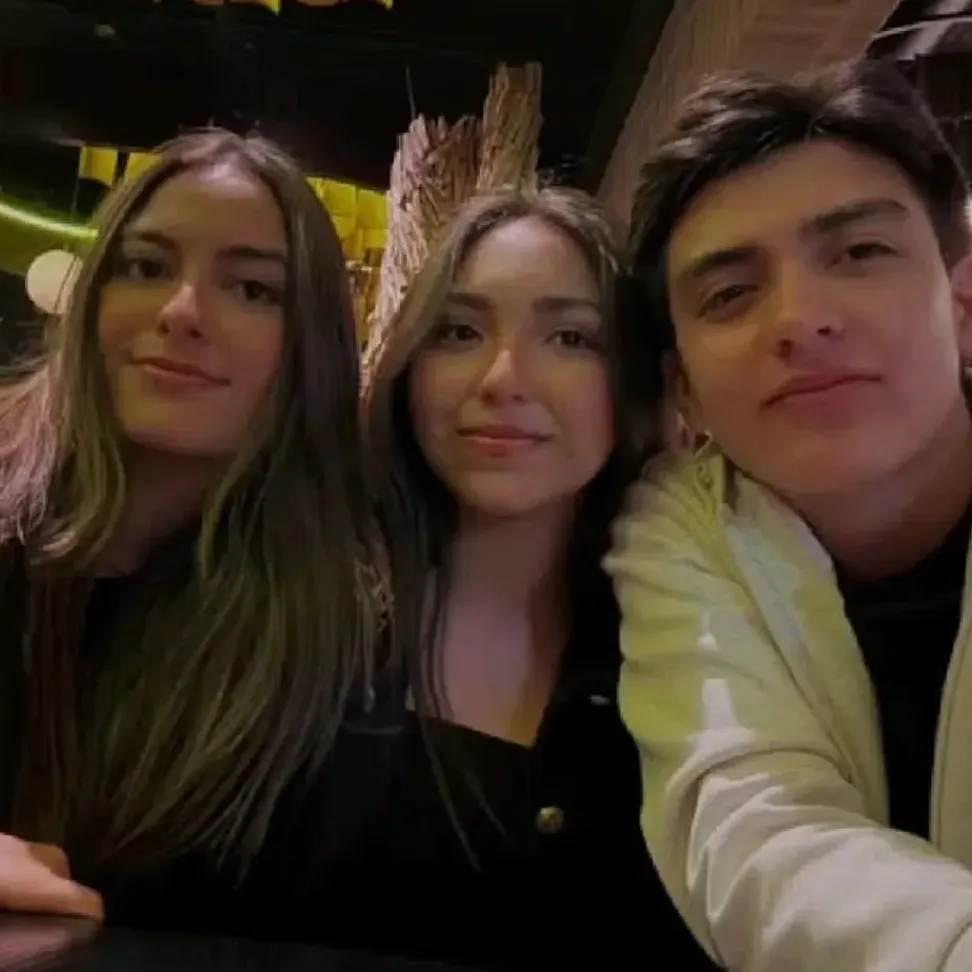 Talk with Gilberto Mora and Your Sisters, a smart roleplay AI chat bot free, no sign up companion.
