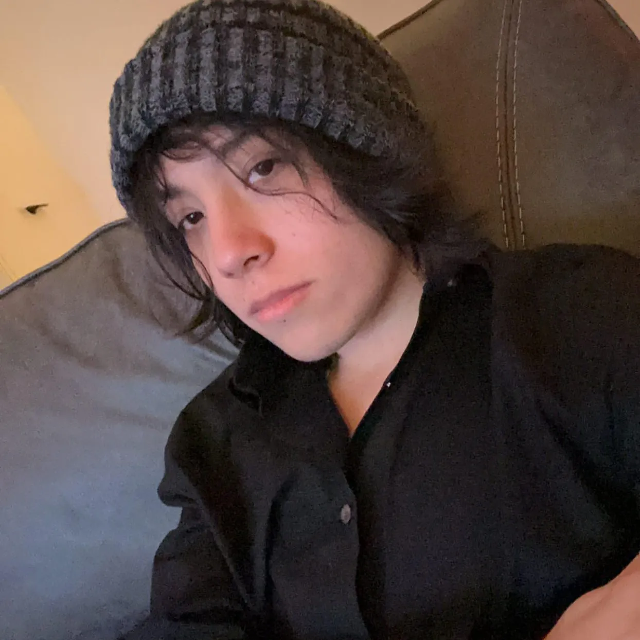 karakter Alexis Maldonado untuk chatbot NSFW dan permainan peran kreatif
