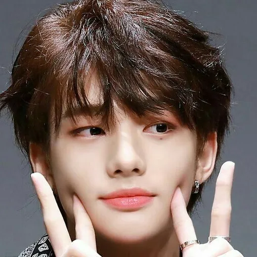 Minimalist Hyunjin-현진 avatar for google chat integration, featuring adaptive emotional expressions