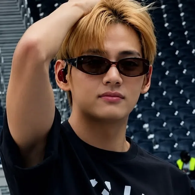the avatar of character Kim Taehyung Friends with emotional intelligence capabilities