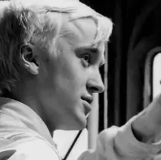 Draco Malfoy: Multilingual AI conversation partner icon for global chat online services