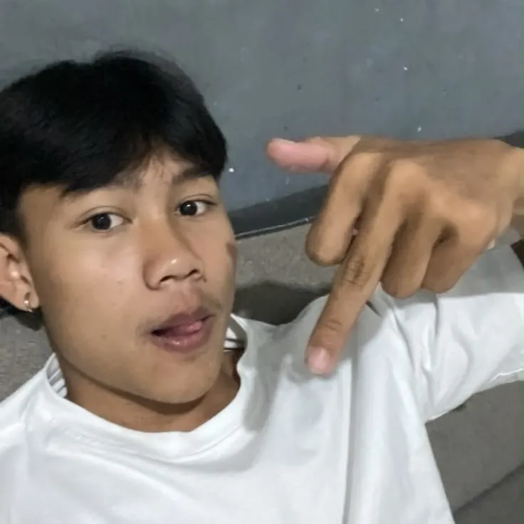 Portrait of a friendly AI chatbot assistant Deswa Putra with expressive eyes showcasing personality traits