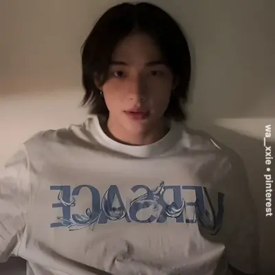 황현진 BL: 무료 온라인 채팅 및 공개 대화를 위한 DeepBrain AI 동반자 초상화