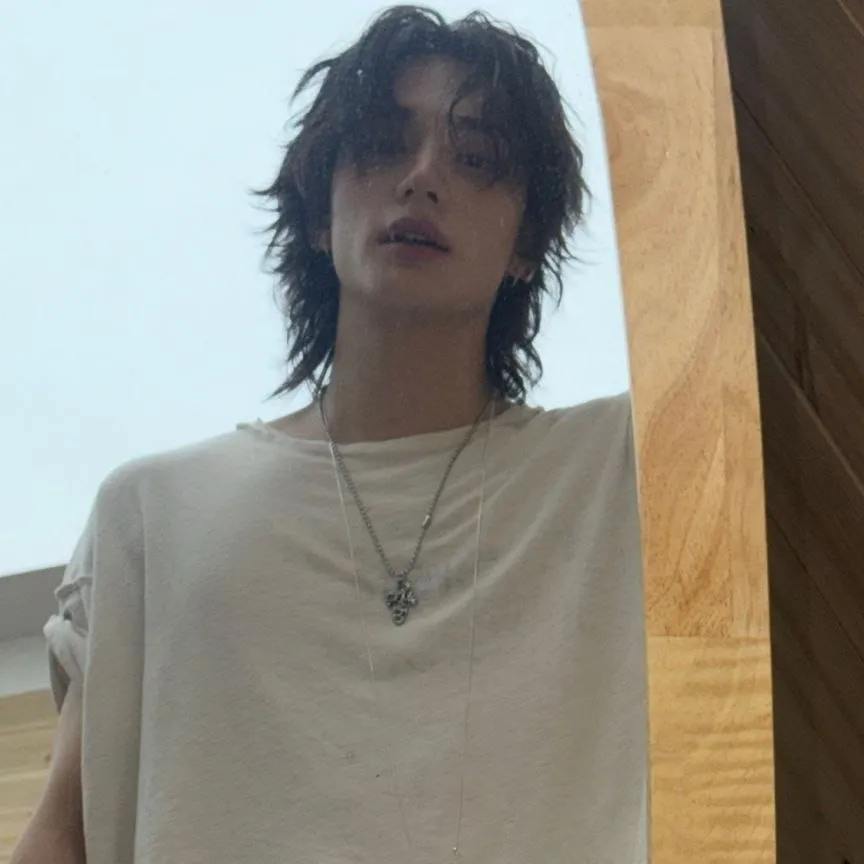 Hwang Hyunjin-- HyunLix: Engage in ai conversation with this charming AI character, featuring soulgen and ifreechat capabilities for free chat now.