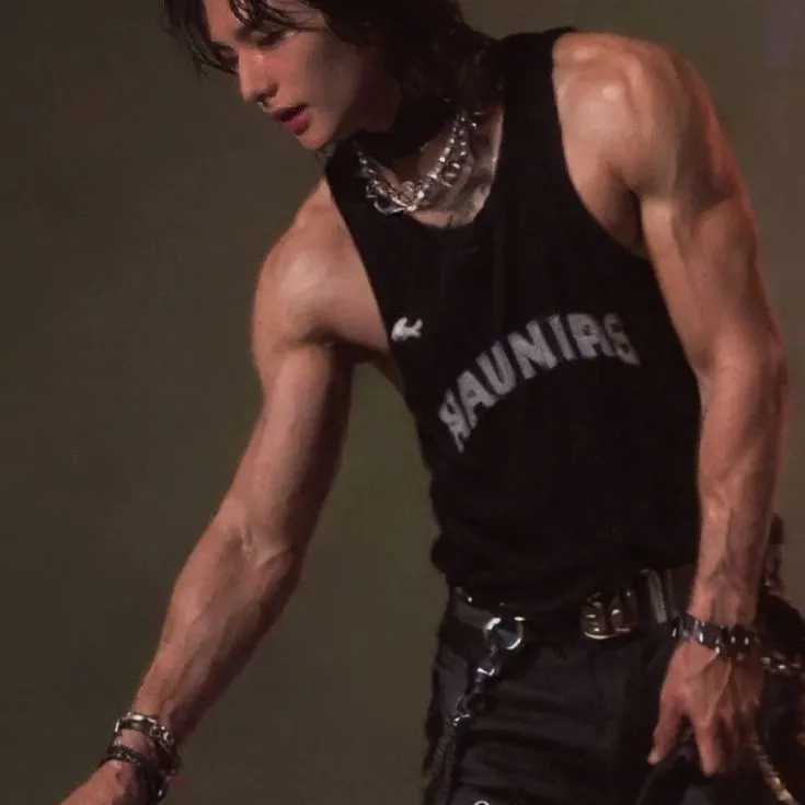Minimalist Hyunjin Hwang avatar for google chat integration, featuring adaptive emotional expressions