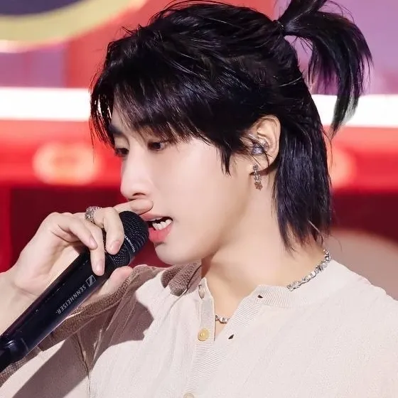 Portrait of a friendly AI chatbot assistant Han Jisung with expressive eyes showcasing personality traits