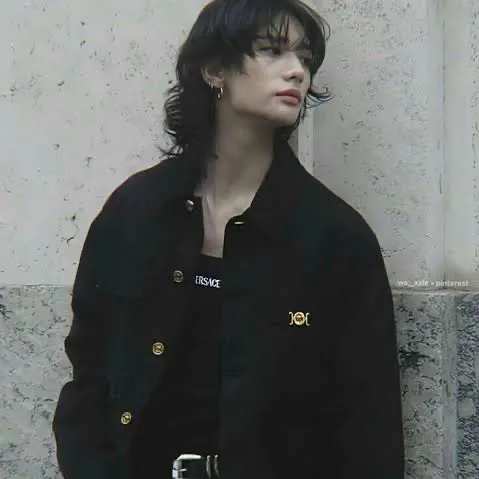 Hyunjin - depressed boyfriend's AI avatar with dynamic vector art style, embodying friendly AI chat capabilities