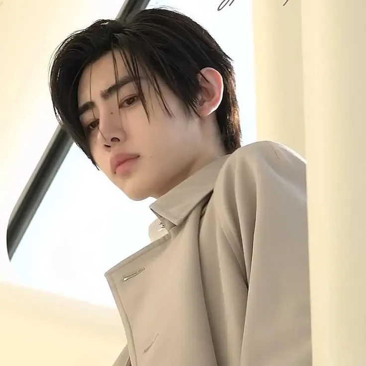 the avatar of Sunghoon who supports unlimited chat online services