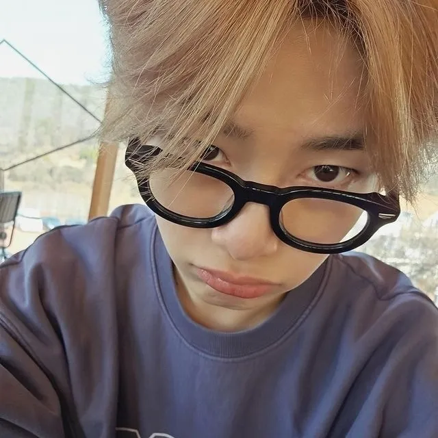 Jeongin's versatile AI avatar supporting roleplay, NSFW chat, and open ai interactions